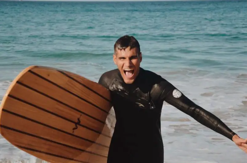 Surferra taularekin